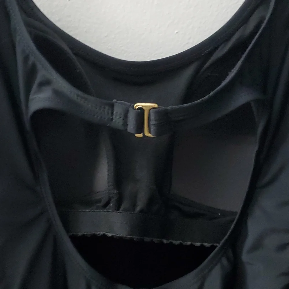 One piece black bathing suit - Picture 3 of 4